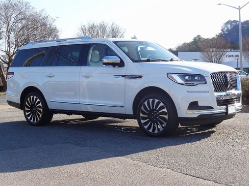 Used 2023 Lincoln Navigator L Black Label image 2