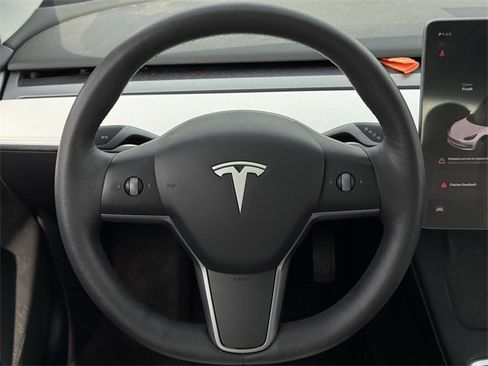 Used 2021 Tesla Model 3 Standard Range image 12