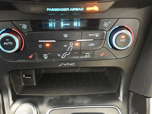 Used 2016 Ford Focus Electric Hatchback w/ Exterior Protection Package image 20