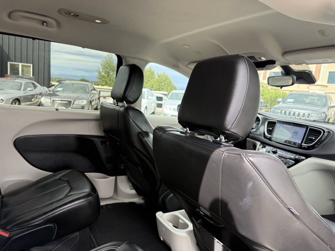 Used 2024 Chrysler Pacifica Touring-L FWD image 21