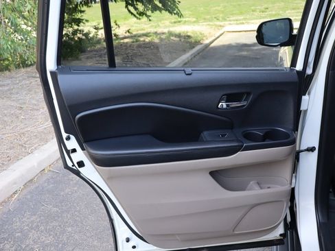 Used 2016 Honda Pilot Touring image 26