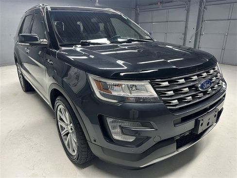 Used 2017 Ford Explorer Limited w/ Equipment Group 301A AWD/4WD image 13