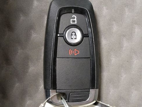 Used 2020 Ford Escape SE image 32