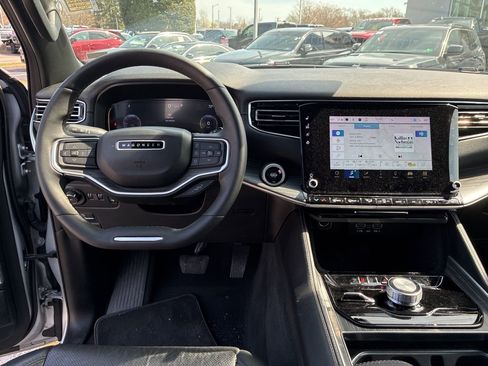 Used 2024 Jeep Wagoneer Series II w/ Flexible Seating Group image 19