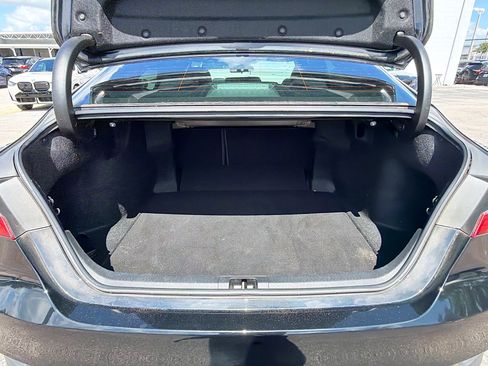 Used 2019 Toyota Camry LE FWD image 11