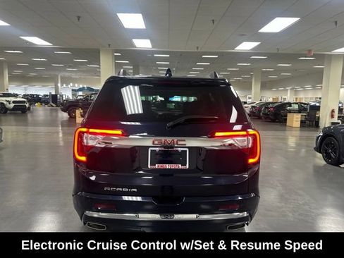 Used 2022 GMC Acadia Denali w/ Denali Technology Package FWD image 6
