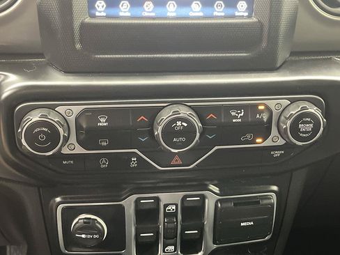 Used 2022 Jeep Wrangler Unlimited Sport AWD/4WD image 18