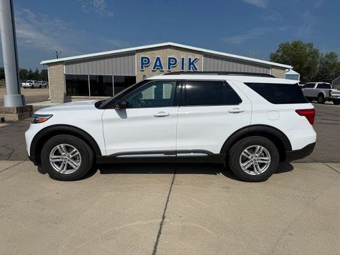 Certified 2023 Ford Explorer XLT w/ Equipment Group 202A AWD/4WD image 3