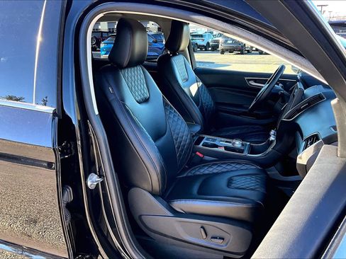 Used 2023 Ford Edge Titanium image 7