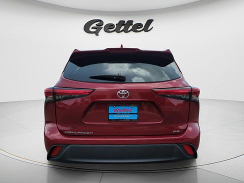 Used 2023 Toyota Highlander XLE FWD image 6