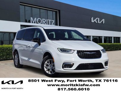 Used 2025 Chrysler Pacifica Select