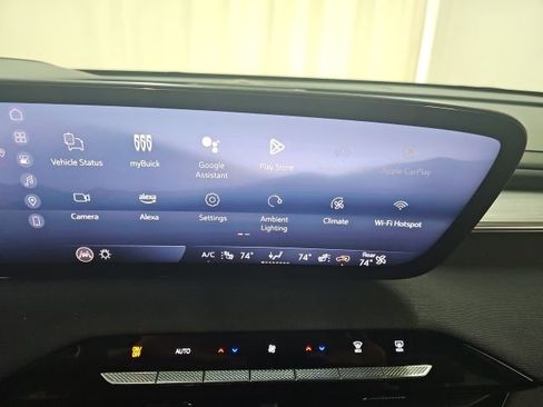 Used 2025 Buick Enclave Preferred image 2