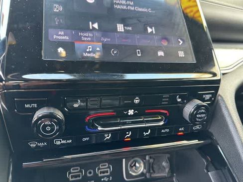 Used 2023 Jeep Grand Cherokee Altitude image 10