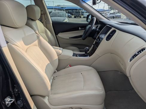 Used 2017 INFINITI QX50 2WD w/ Premium Plus Package image 32