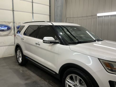 Used 2017 Ford Explorer Limited w/ Equipment Group 301A image 4