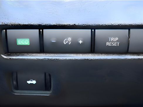 Used 2025 Nissan Sentra SR w/ SR Premium Package image 10