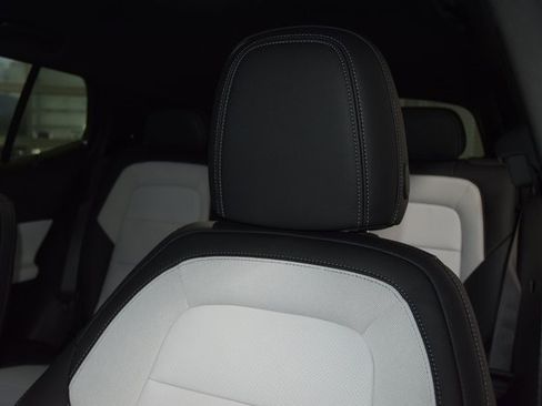 New 2026 Chevrolet Equinox EV LT image 39