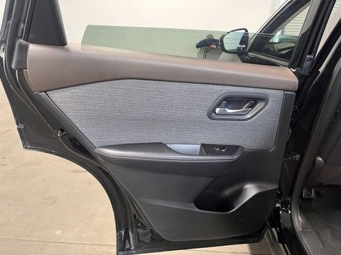 Used 2022 Nissan Rogue SV image 19