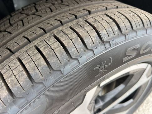 New 2026 Volkswagen Tiguan SE image 8