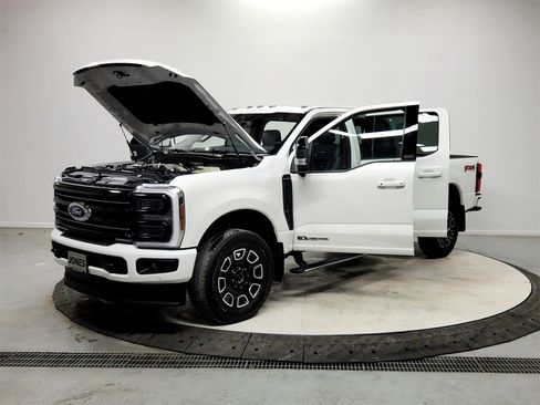 Used 2025 Ford F250 Platinum image 11
