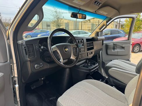 Used 2017 Chevrolet Express 3500 LT w/ LT Preferred Equipment Group image 25