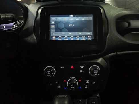 Used 2021 Jeep Renegade Latitude AWD/4WD image 23