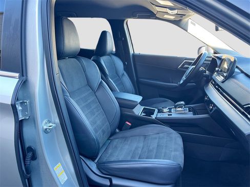 Used 2024 Mitsubishi Outlander FWD image 24