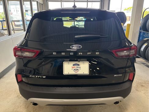 Used 2025 Ford Escape Active w/ Cold Weather Package AWD/4WD image 9