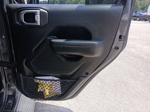 Used 2021 Jeep Gladiator Mojave AWD/4WD image 36