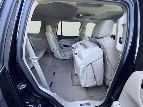 Used 2016 Cadillac Escalade Luxury AWD/4WD image 32