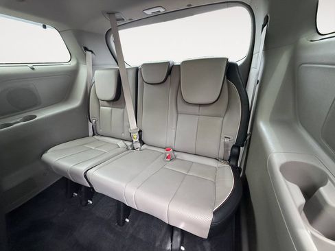 Used 2021 Kia Sedona EX FWD image 15