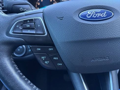 Used 2018 Ford Escape SE w/ SE Sport Appearance Package image 10