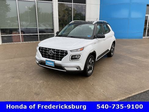 Used 2025 Hyundai Venue Limited FWD image 2