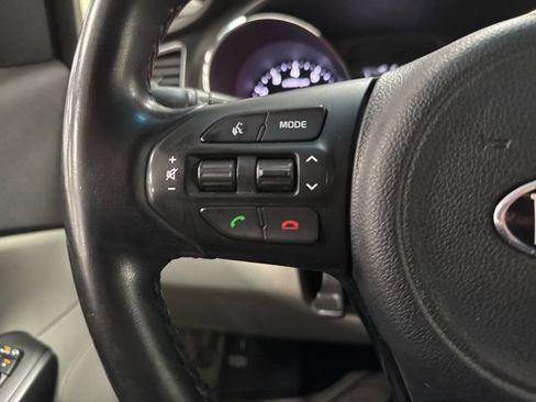 Used 2018 Kia Sedona LX w/ LX Essentials Premium Package image 31