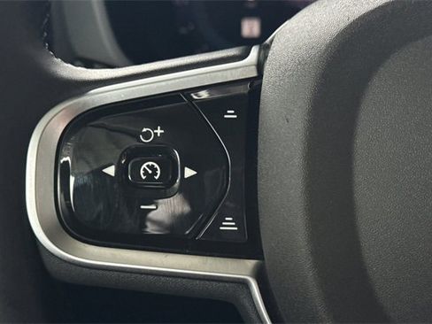 Used 2025 Volvo XC60 B5 Plus image 28