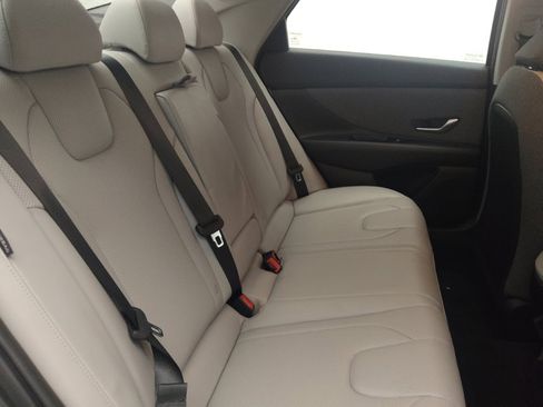 Used 2025 Hyundai Elantra Limited FWD image 19