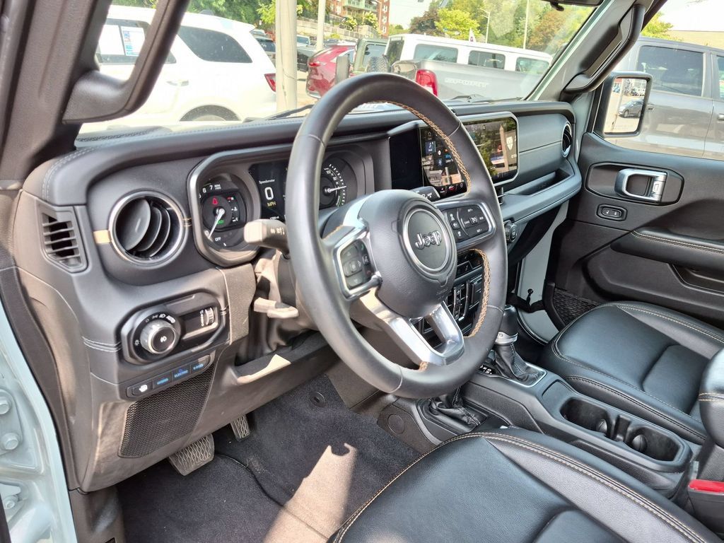 Used 2024 Jeep Wrangler Unlimited Sahara w/ Safety Group AWD/4WD image 10