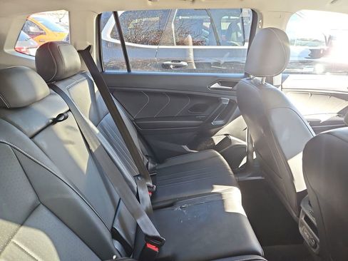 Used 2024 Volkswagen Tiguan SE image 10