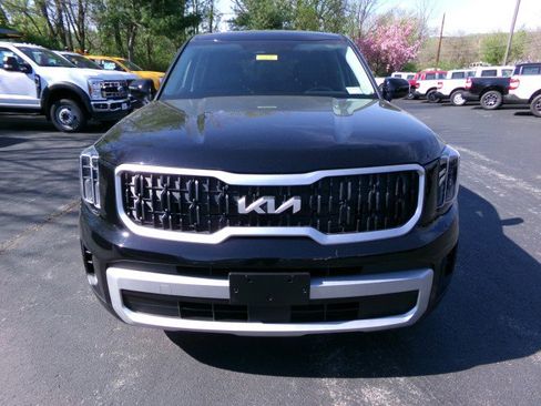 Used 2024 Kia Telluride LX image 3