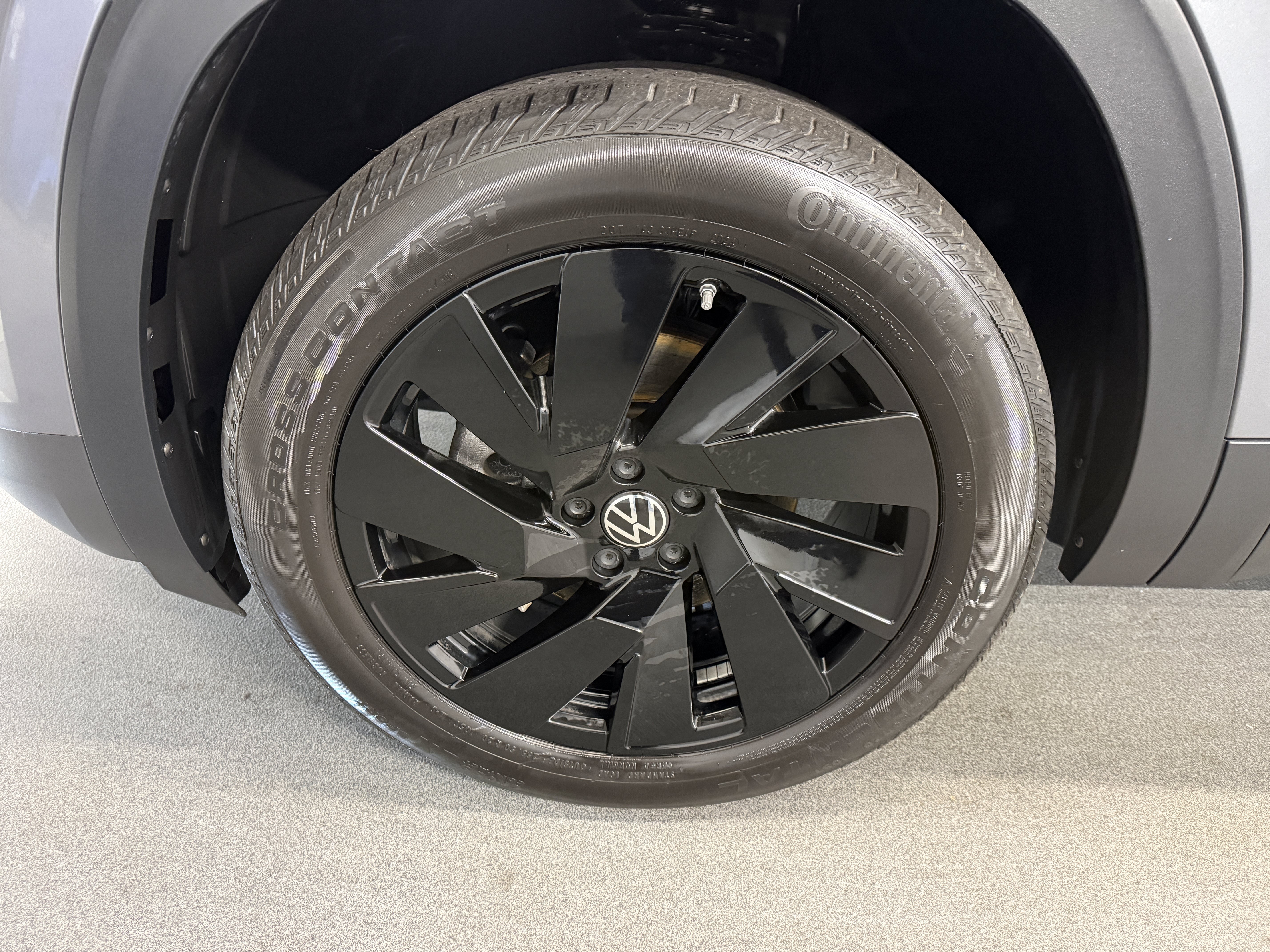 Certified 2024 Volkswagen Atlas SE w/ Black Wheel Package AWD/4WD image 17