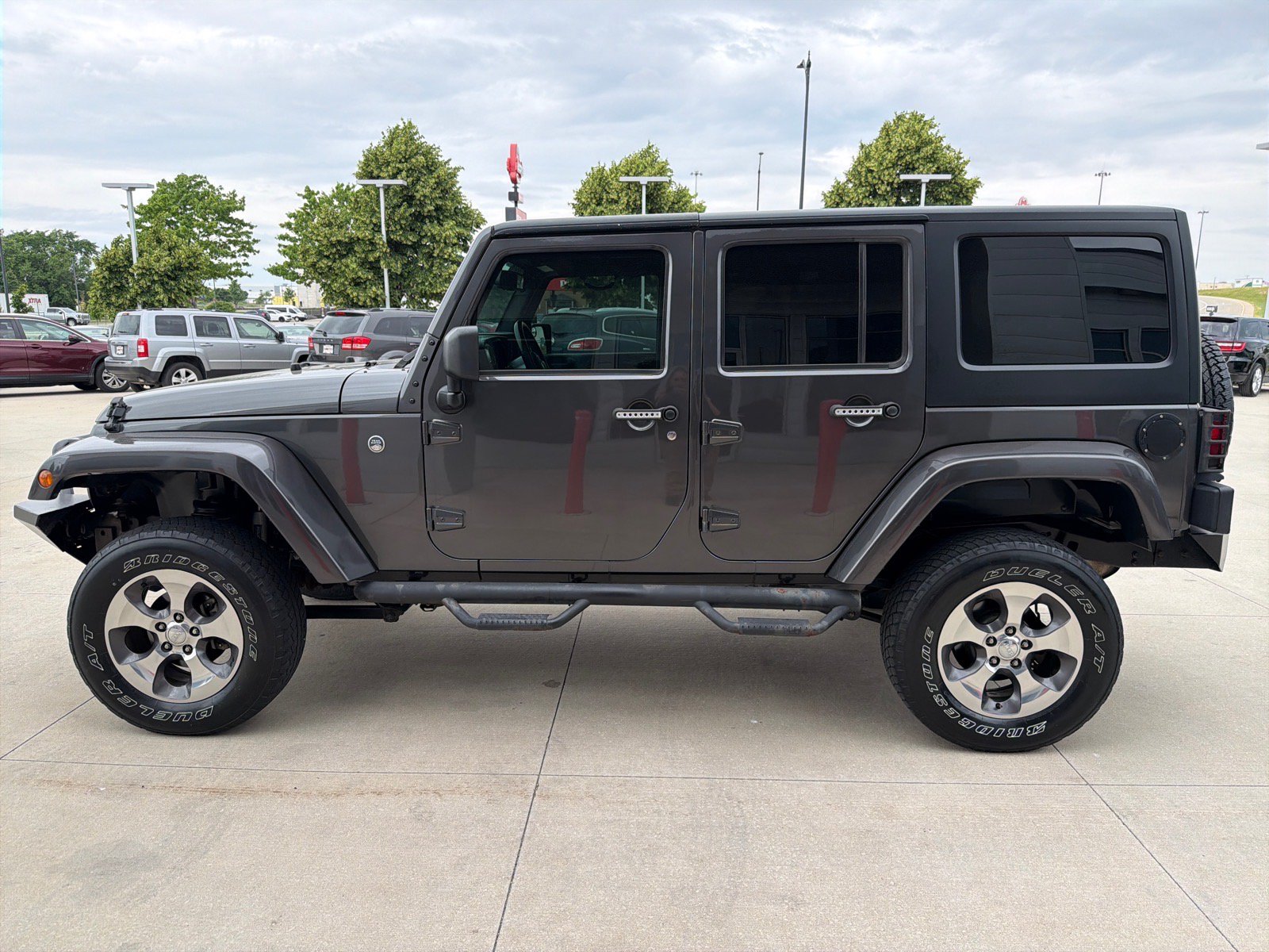 Used 2017 Jeep Wrangler Unlimited Sahara w/ Connectivity Group AWD/4WD image 5