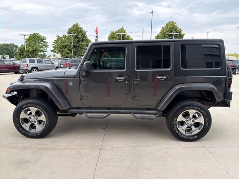 Used 2017 Jeep Wrangler Unlimited Sahara w/ Connectivity Group AWD/4WD image 5