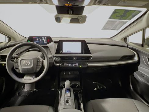 Used 2025 Toyota Prius LE image 30