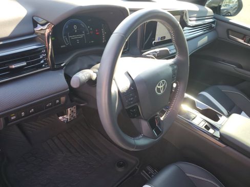 Used 2025 Toyota Camry SE w/ Convenience Package FWD image 19