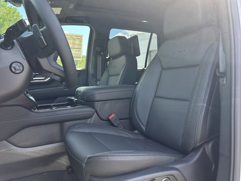 New 2026 GMC Yukon Denali w/ Denali Reserve Package AWD/4WD image 13