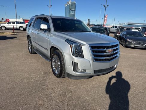 Used 2019 Cadillac Escalade 4WD image 16
