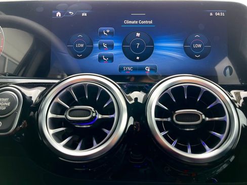 Used 2025 Mercedes-Benz GLA 250 4MATIC image 37