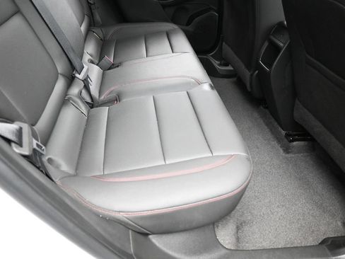 Used 2025 Chevrolet Trax RS FWD image 36