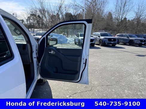 Used 2018 Nissan Frontier SV image 19