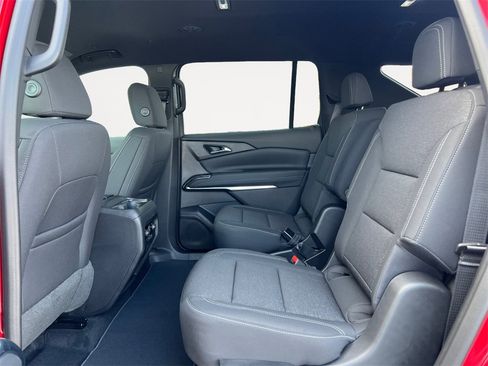 New 2026 Chevrolet Traverse LT image 13